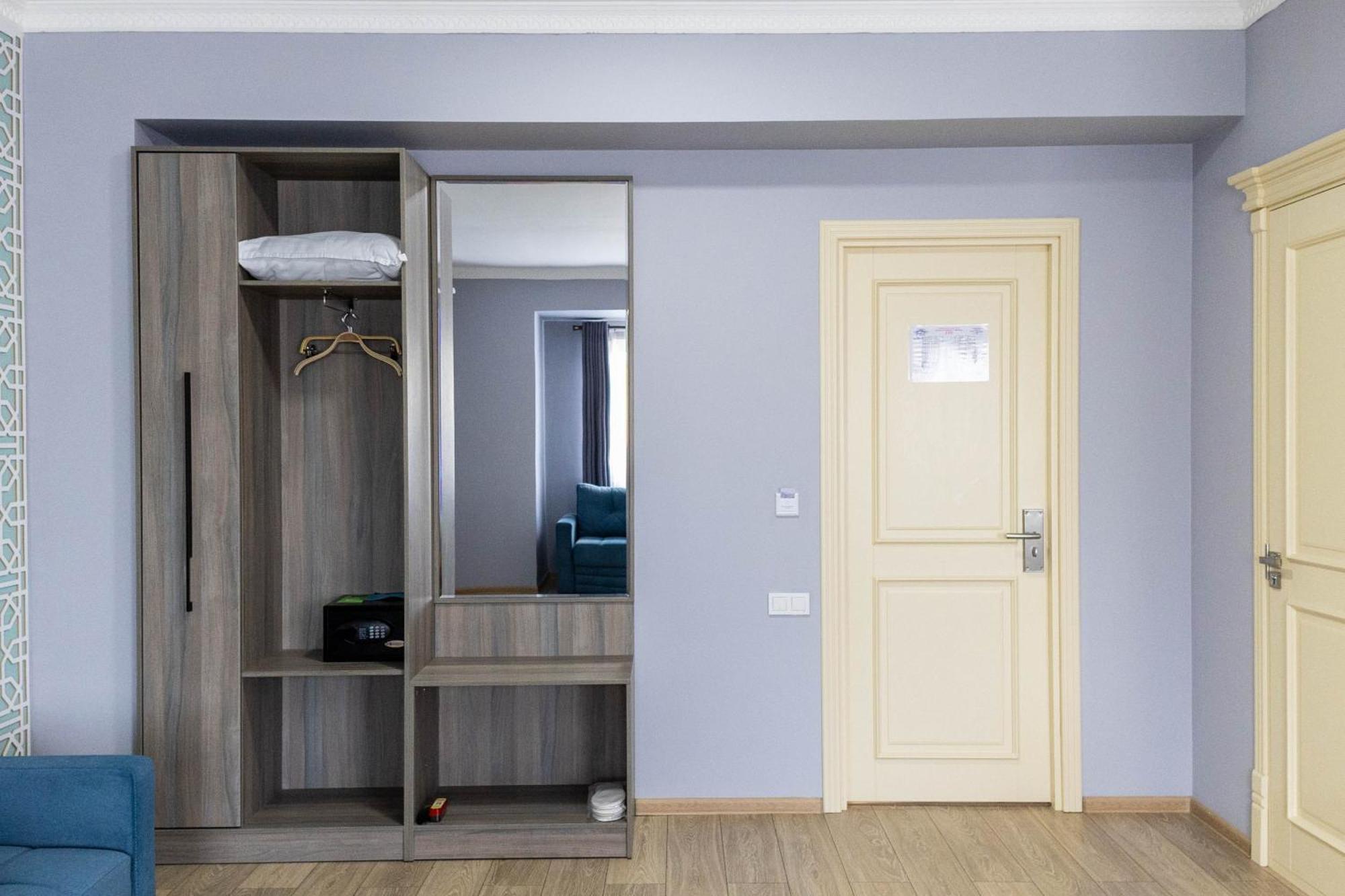 Khan Hotel سمرقند الغرفة الصورة